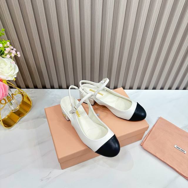 工厂 2024 新款新品 Miu Miu 全新超美装饰搭配,时尚淑女气质十足 双色拼接 又不乏美艳色彩,外侧附带弹力象巾 上脚非常方便意大利引进的原版楦头是最新